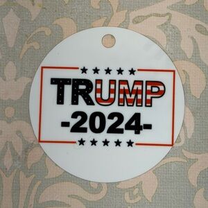 TRUMP 2024 Round White Political Tag